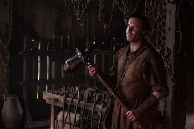Gendry Baratheon, fils bâtard du roi Robert, est l'un des héritiers légitimes au trône de fer.