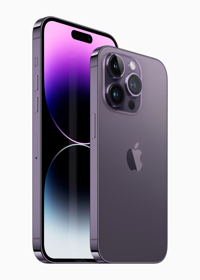 Les iPhone 14 Pro et iPhone 14 Pro Max, dans leur nouveau coloris "violet intense", avec le système de caméra TrueDepth en forme de pilule.