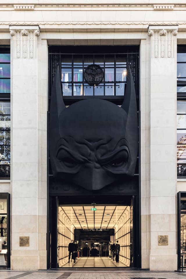 La Batcave sur les Champs-Élysées ? 