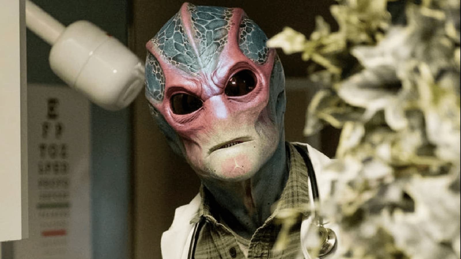 Resident Alien Saison 3 Resident Alien : la suite de la saison 2 arrive enfin sur SYFY | SFR ACTUS