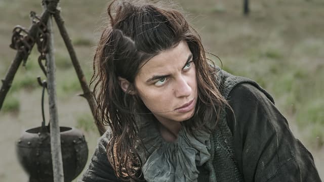 La bienveillance et la gentillesse d'Osha ne lui aura pas vraiment servi à survivre dans Game of Thrones. La bienveillance et la gentillesse d'Osha ne lui aura pas vraiment servi à survivre dans Game of Thrones.