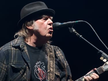 Neil Young dévoile un nouvel album, avec 4 titres inédits