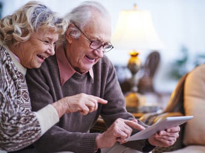 Assistant vocal pour senior : bonne ou mauvaise idée ?