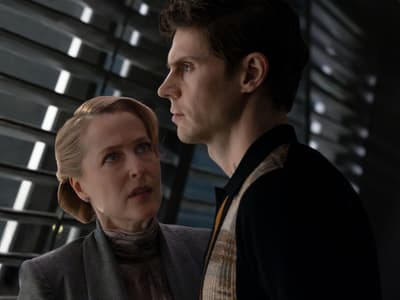 Tron Ares : Evan Peters et Gillian Anderson nous parlent nostalgie et IA