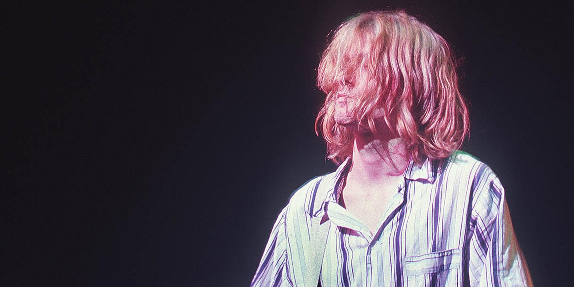 Si Kurt Cobain tenait sa guitare à l'envers pendant les concerts de Nirvana, c'est parce qu'il était gaucher...