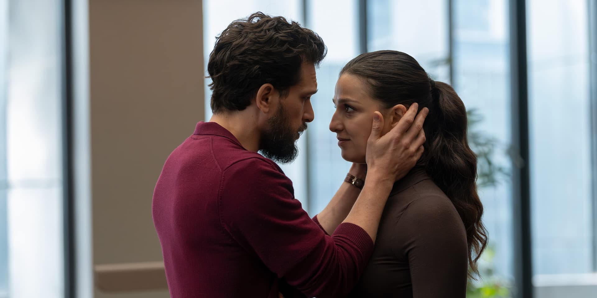 Kit Harington et Marisa Abela dans la saison 4 d'"INDUSTRY" sur HBO Max. 