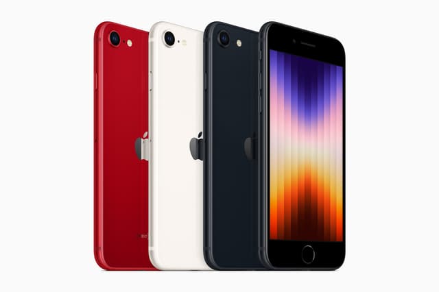 L'iPhone SE, 3e génération, sera proposé dans trois coloris : Minuit, Lumière Stellaire, et PRODUCt(RED).