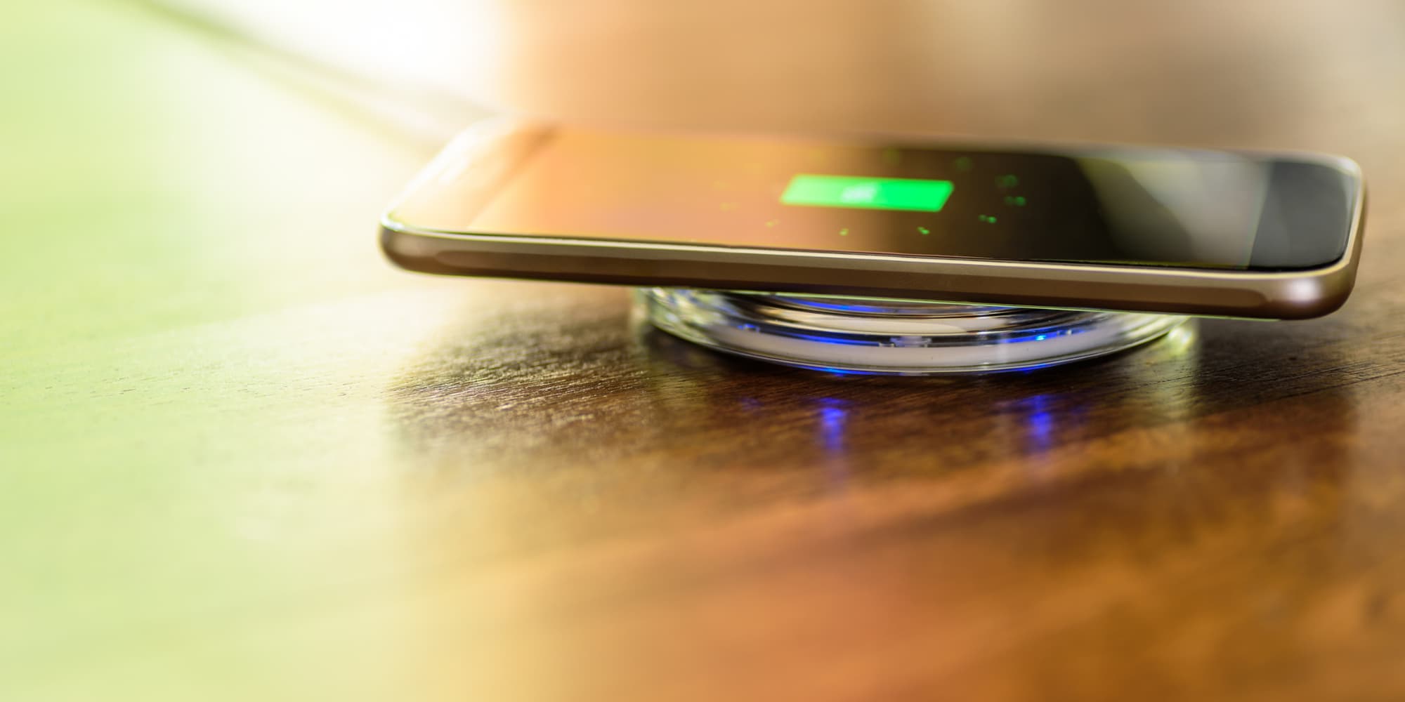 Charger un smartphone à 100% en 19 minutes chrono, sans se prendre dans les fils, telle est la promesse de Xiaomi. (Photo d'illustration)