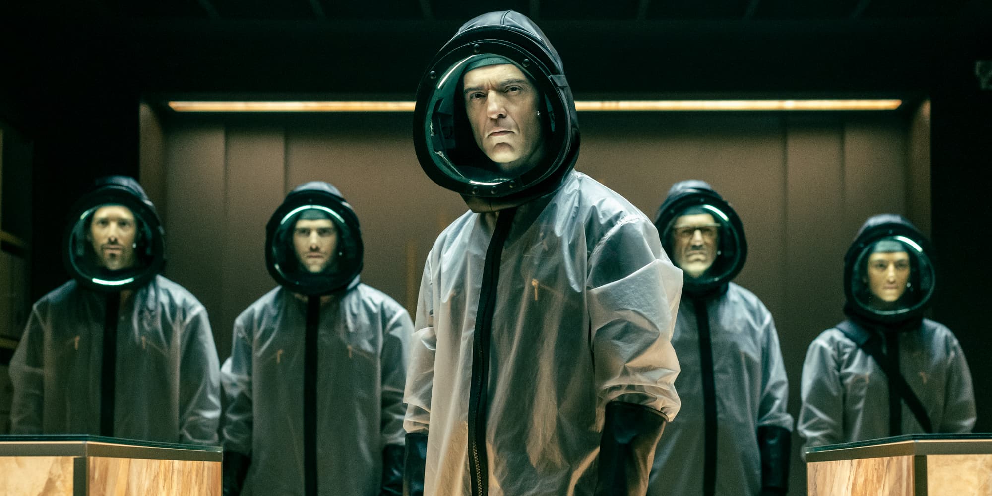 Les braqueurs Bruce, Roi, Berlin, Damián et Cameron dans la première saison de ''Berlin'', disponible sur Netflix.