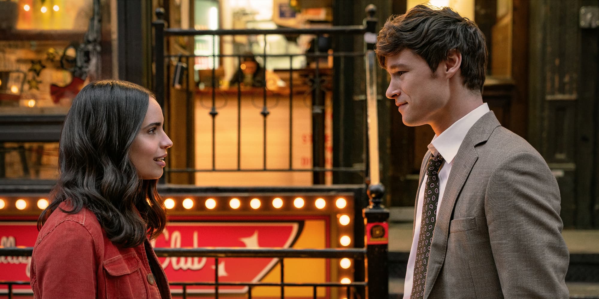 Sofia Carson (Alex) et Kyle Allen (Brad) dans la rom-com "The Life List".
