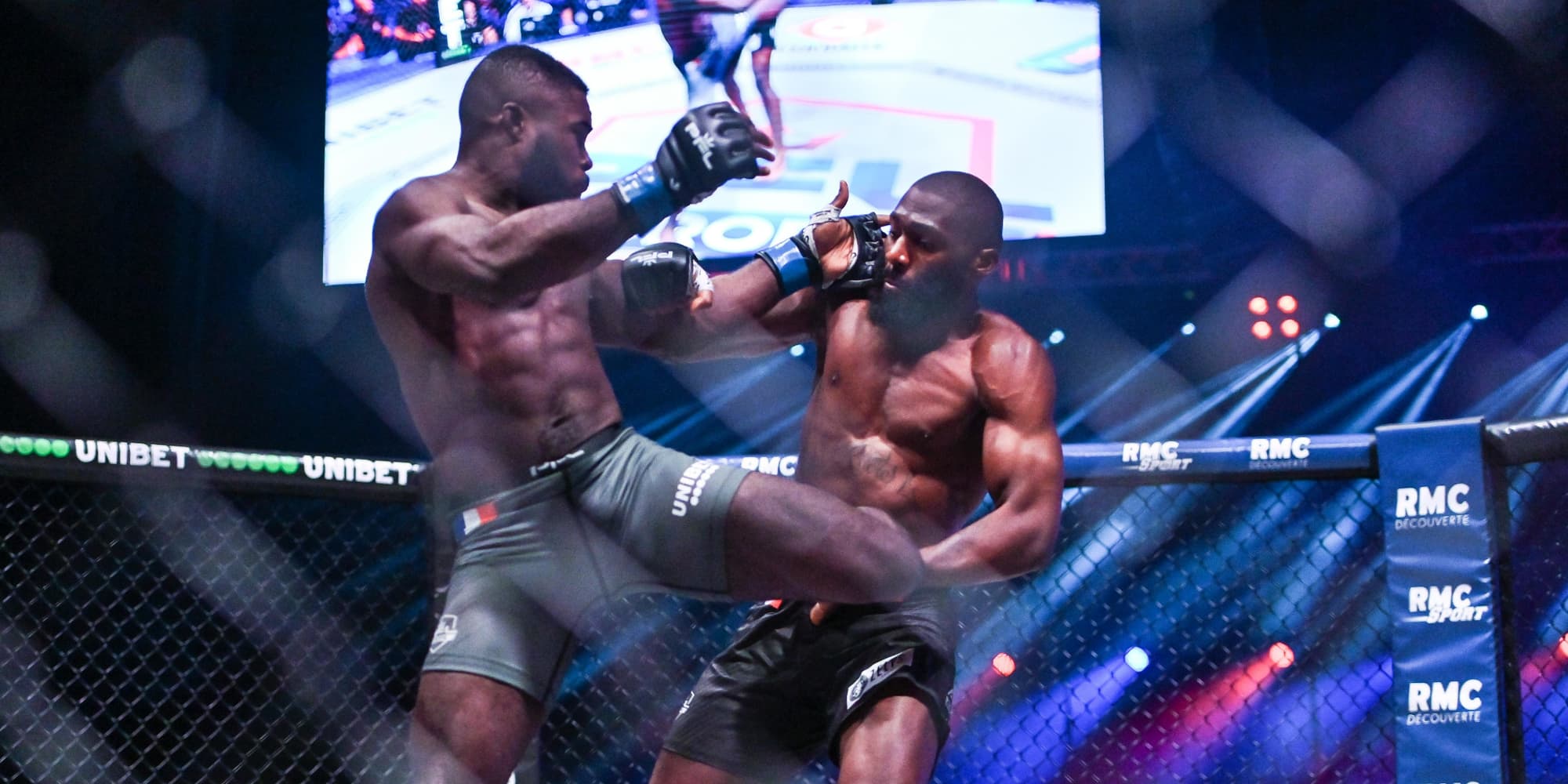 Cédric Doumbè lors de son combat face à Jordan Zebo, le 30 septembre dernier lors du PFL Paris au Zénith Paris - La Villette.