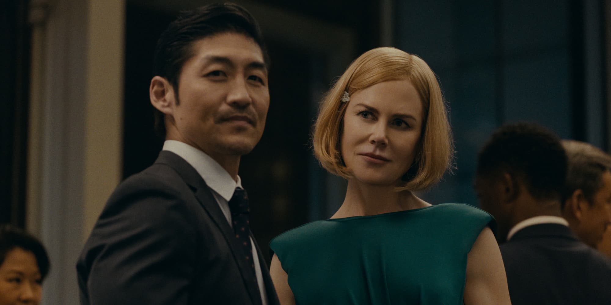 Clarke (Brian Tee) et Margaret (Nicole Kidman) traversent une terrible épreuve dans la série "Expats" sur Prime Video en janvier. 