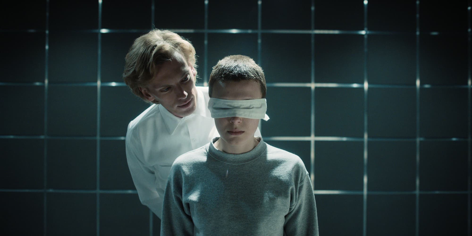 Découvrez notamment les coulisses de la transformation de Jamie Campbell Bower, alias Henry/Un/Vecna.