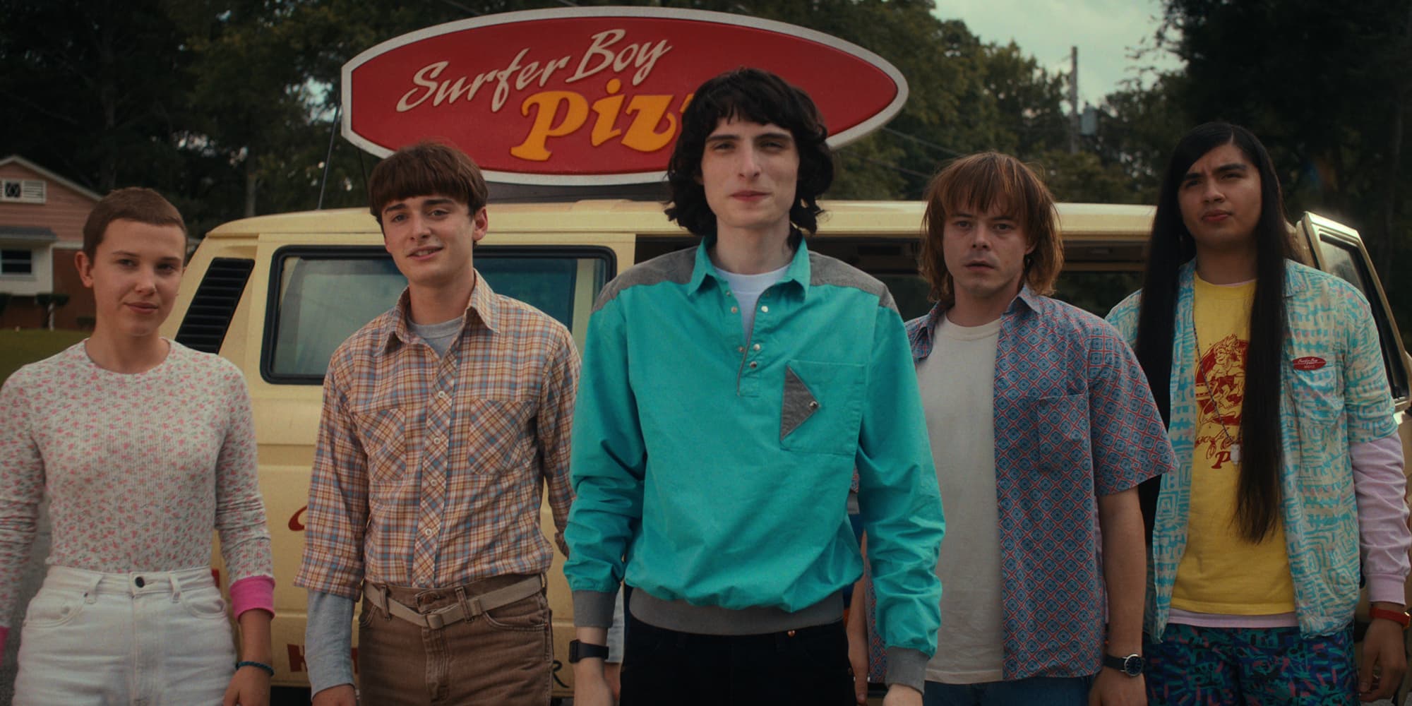 Millie Bobby Brown (Eleven), Noah Schnapp (Will), Finn Wolfhard (Mike), Charlie Heaton (Jonathan) et Eduardo Franco (Argyle) dans la saison 4 de "Stranger Things".