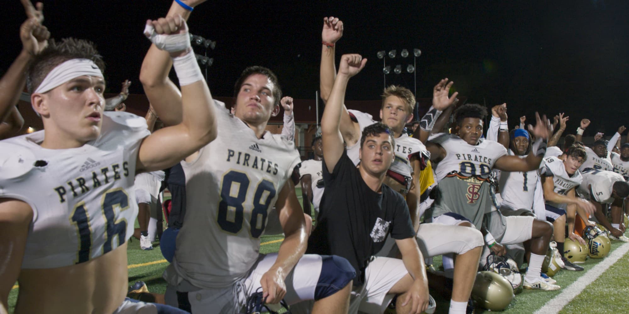 La série documentaire Last Chance U propose une plongée dans le monde du foot américain.