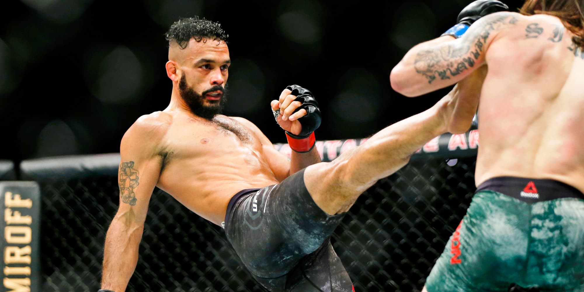 Rob Font contre Ricky Simon lors d'une UFC Fight Night, le 7 décembre 2019 à la Capital one Arena, Washington