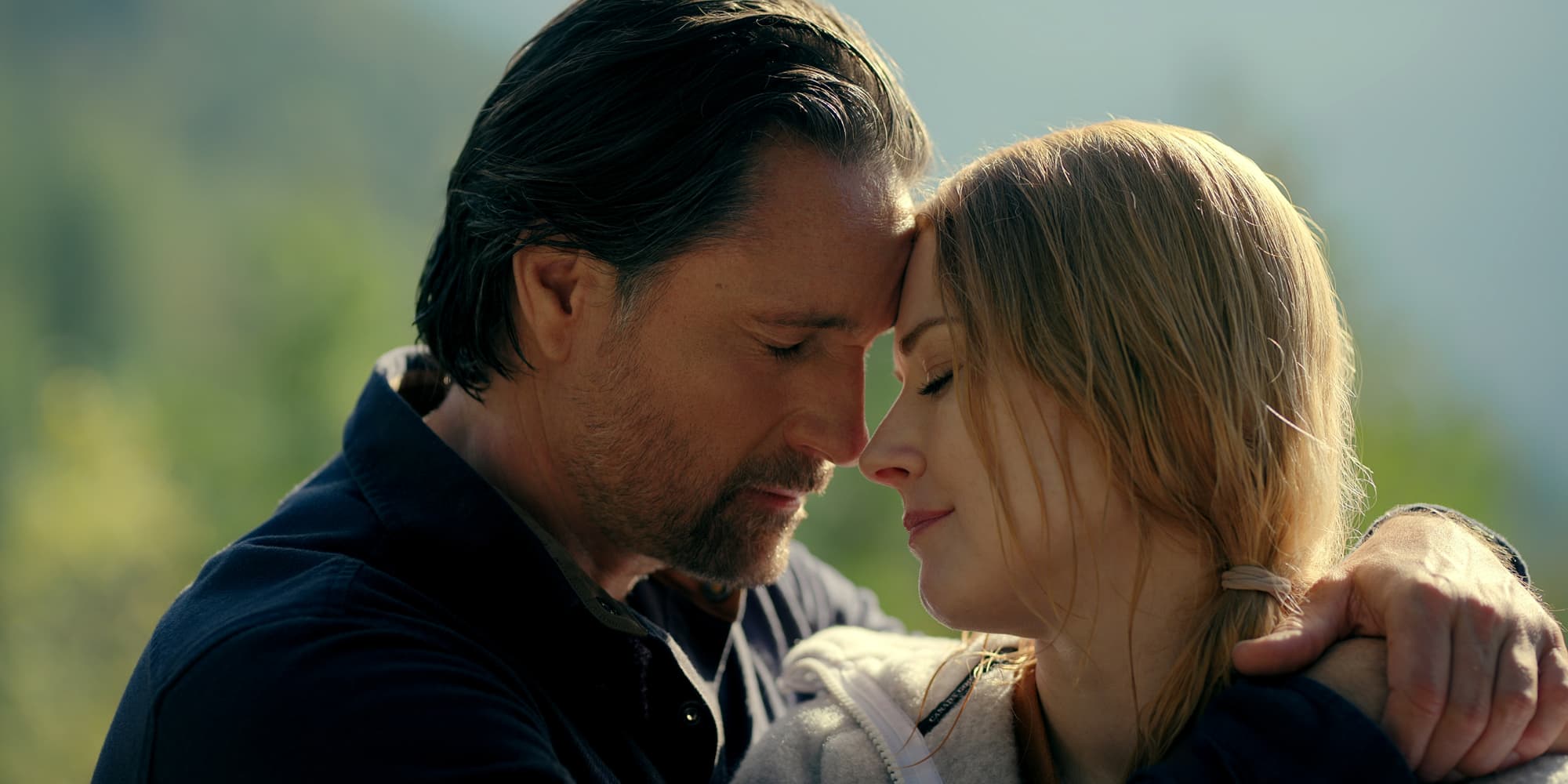 Martin Henderson (Jack Sheridan) et Alexandra Breckenridge (Mel Monroe) dans l'épisode 9 de la saison 5 de "Virgin River".