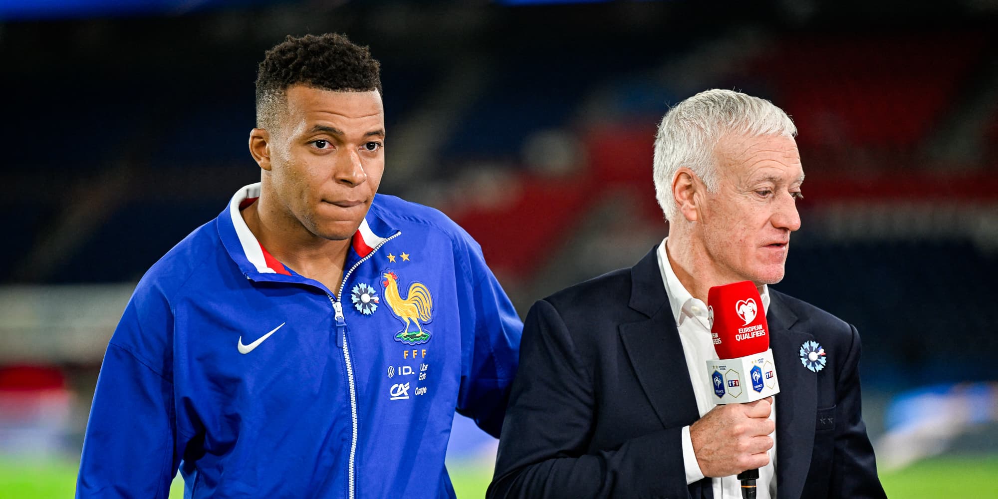 Kylian Mbappé et Didier Deschamps après le match entre la France et l'Ukraine, le 13 novembre 2025 au Parc des Princes (Paris).