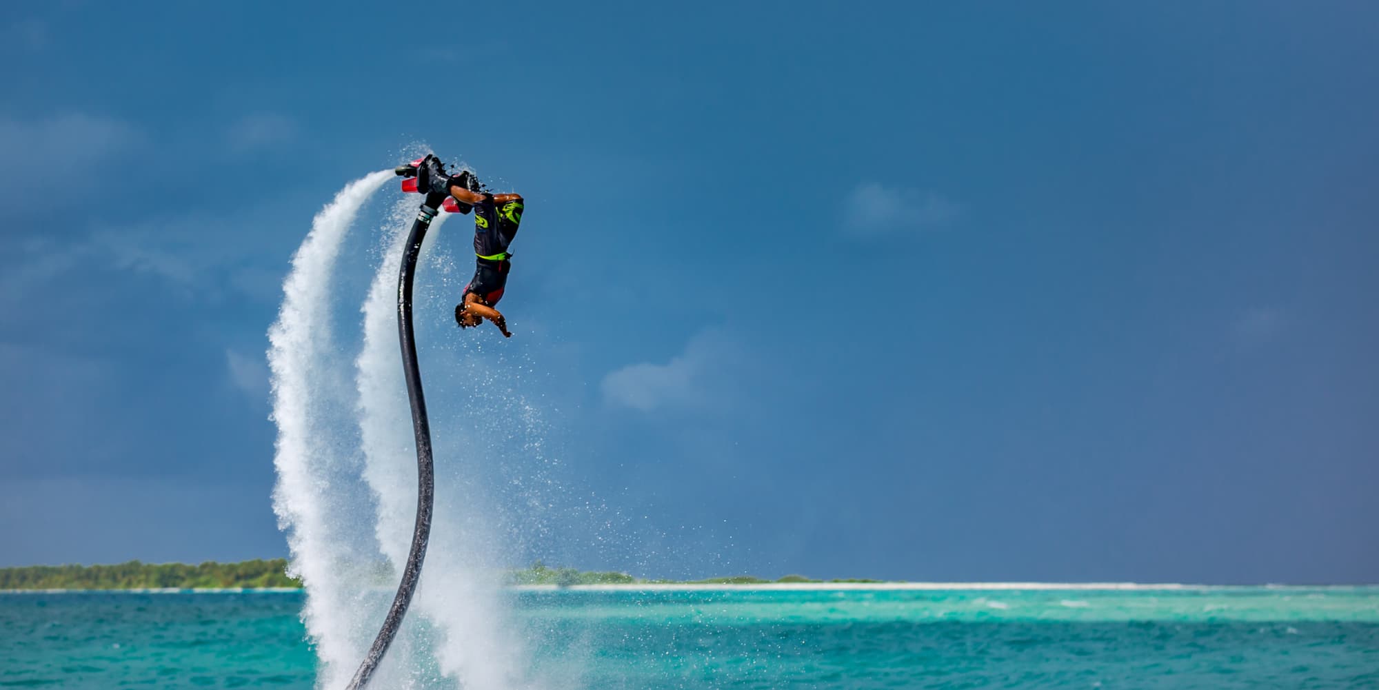 En faisant du flyboard, vous volerez comme un oiseau.