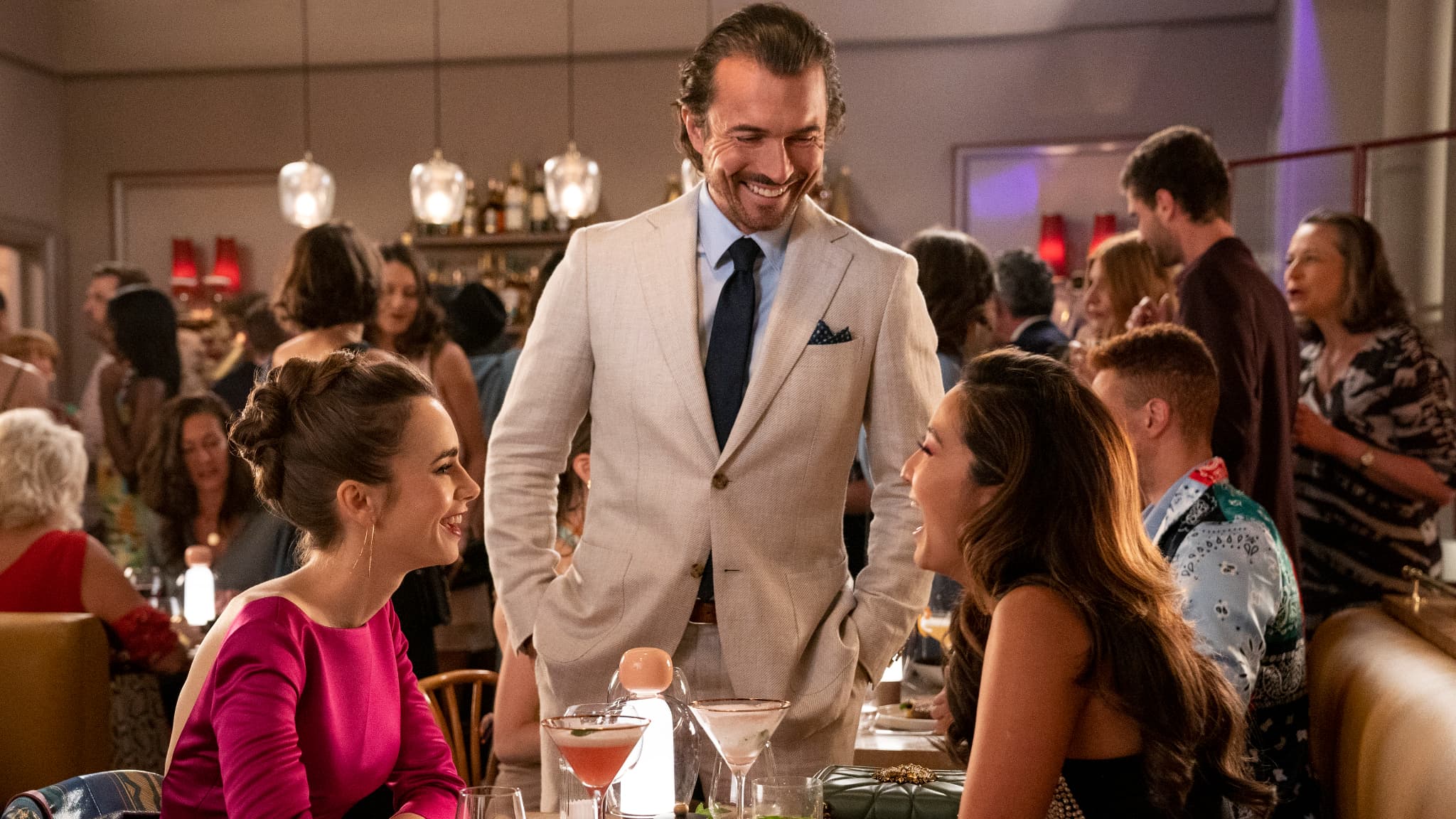 Rencontre fortuite pour Emily et Mindy. Rencontre fortuite pour Emily et Mindy.