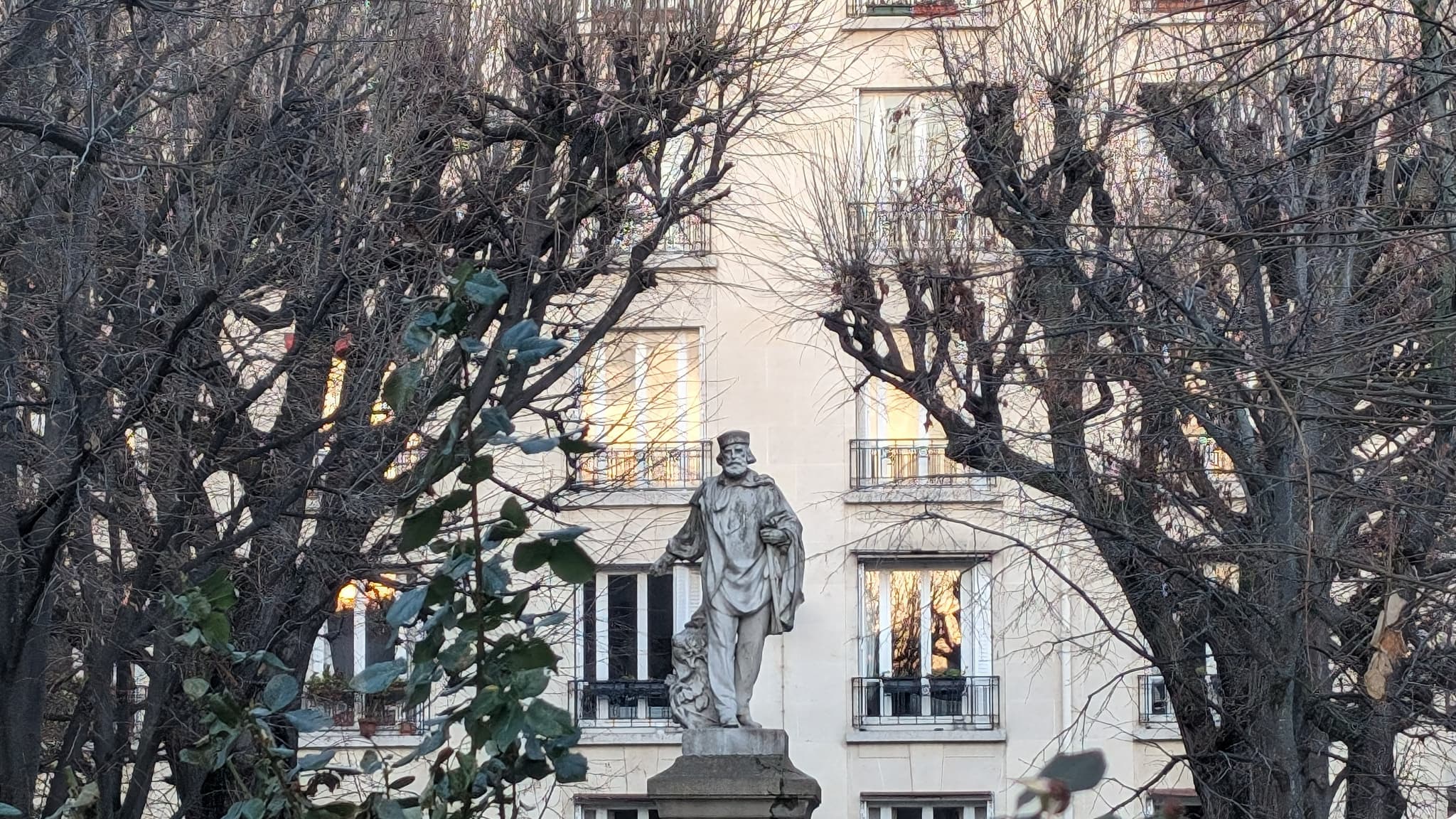 Avec le zoom x5, on constate une image nette, avec des détails parfaitement capturés par l'objectif du Pixel 8. Avec le zoom x5, on constate une image nette, avec des détails parfaitement capturés par l'objectif du Pixel 8.