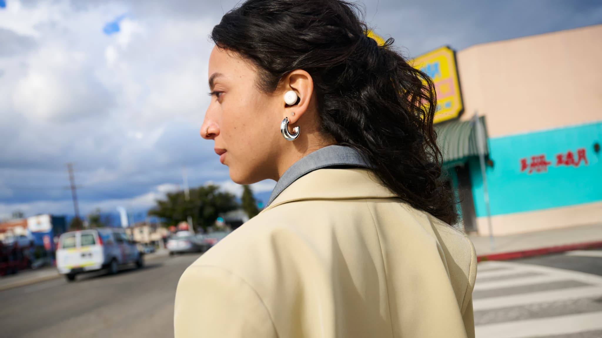 Les Pixel Buds Pro 2 dans leur coloris porcelaine.