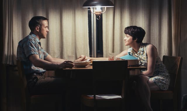Ryan Gosling (Neil Armstrong) et Claire Foy (Janet Armstrong), dans "First Man" de Damien Chazelle.