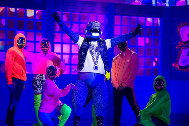 Le Dino dans Mask Singer sur TF1.