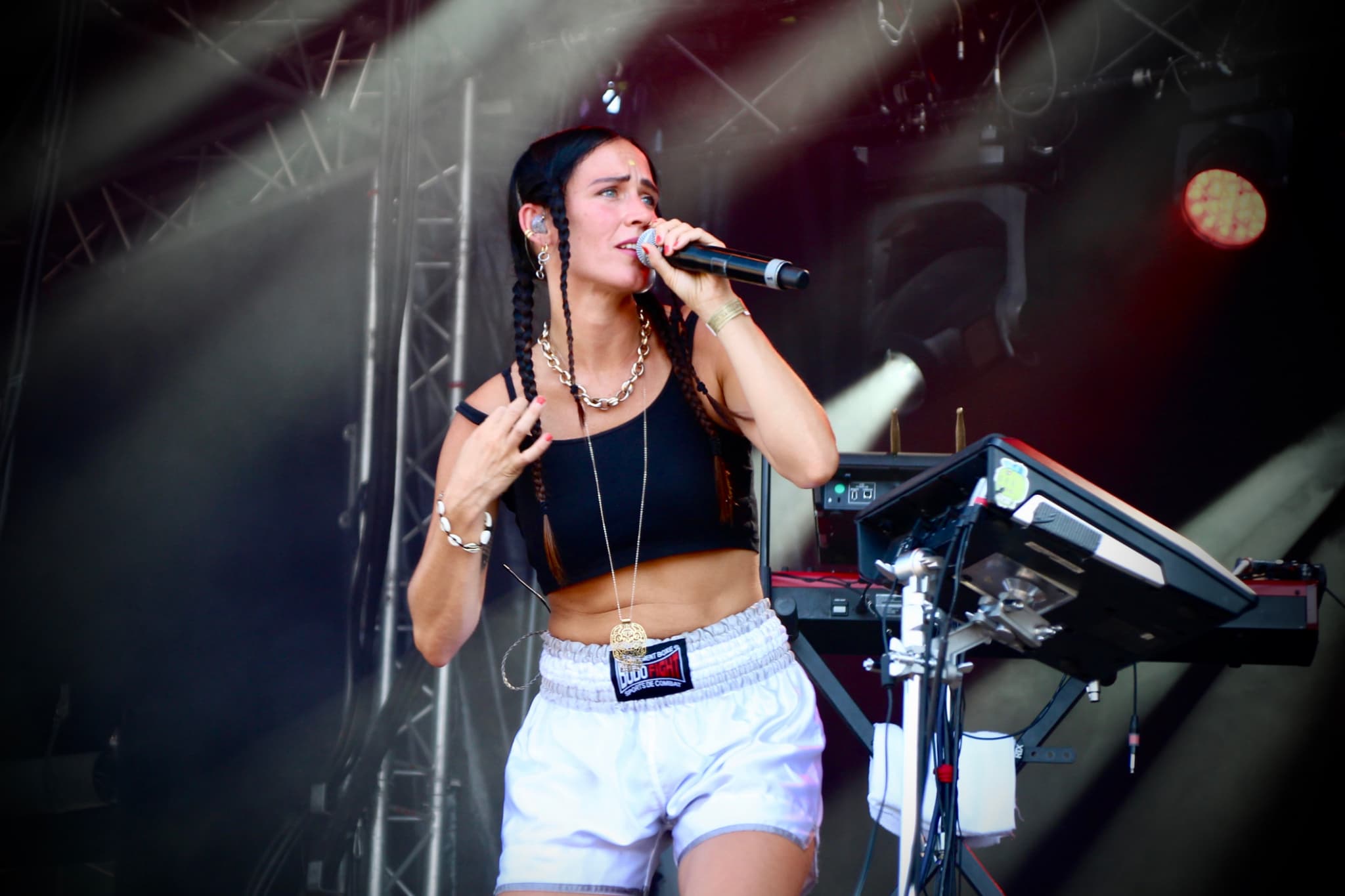 Le concert de La Chica n'a pas aidé à faire descendre la température : 40°C au soleil à 14h00 Le concert de La Chica n'a pas aidé à faire descendre la température : 40°C au soleil à 14h00