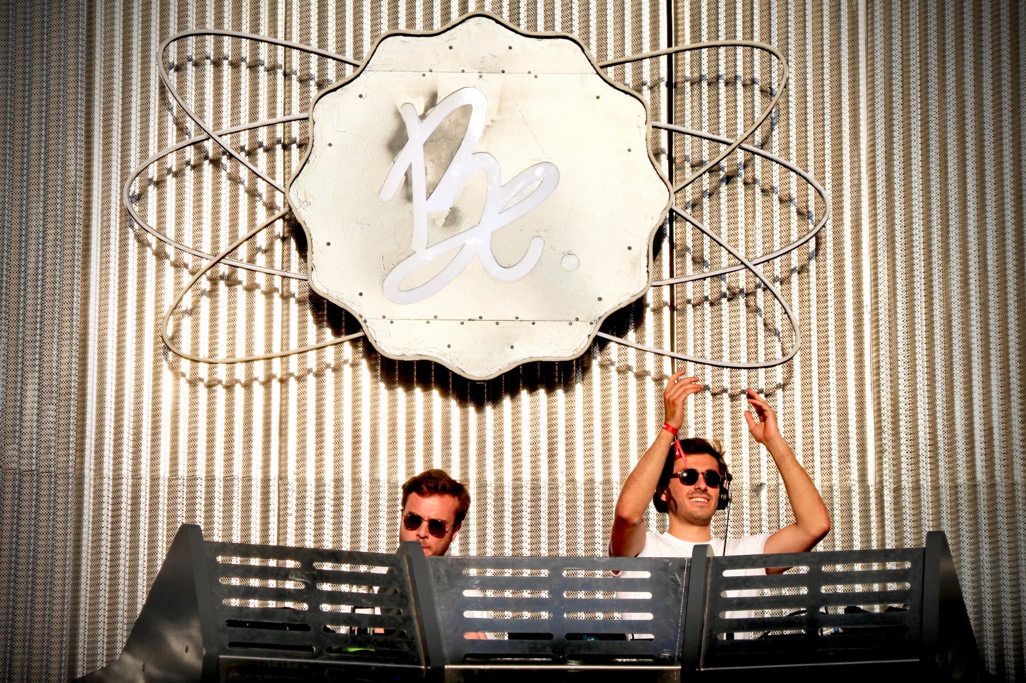 Les DJs de Bon Entendeur n'ont pas eu de mal à stimuler la foule. Les DJs de Bon Entendeur n'ont pas eu de mal à stimuler la foule.