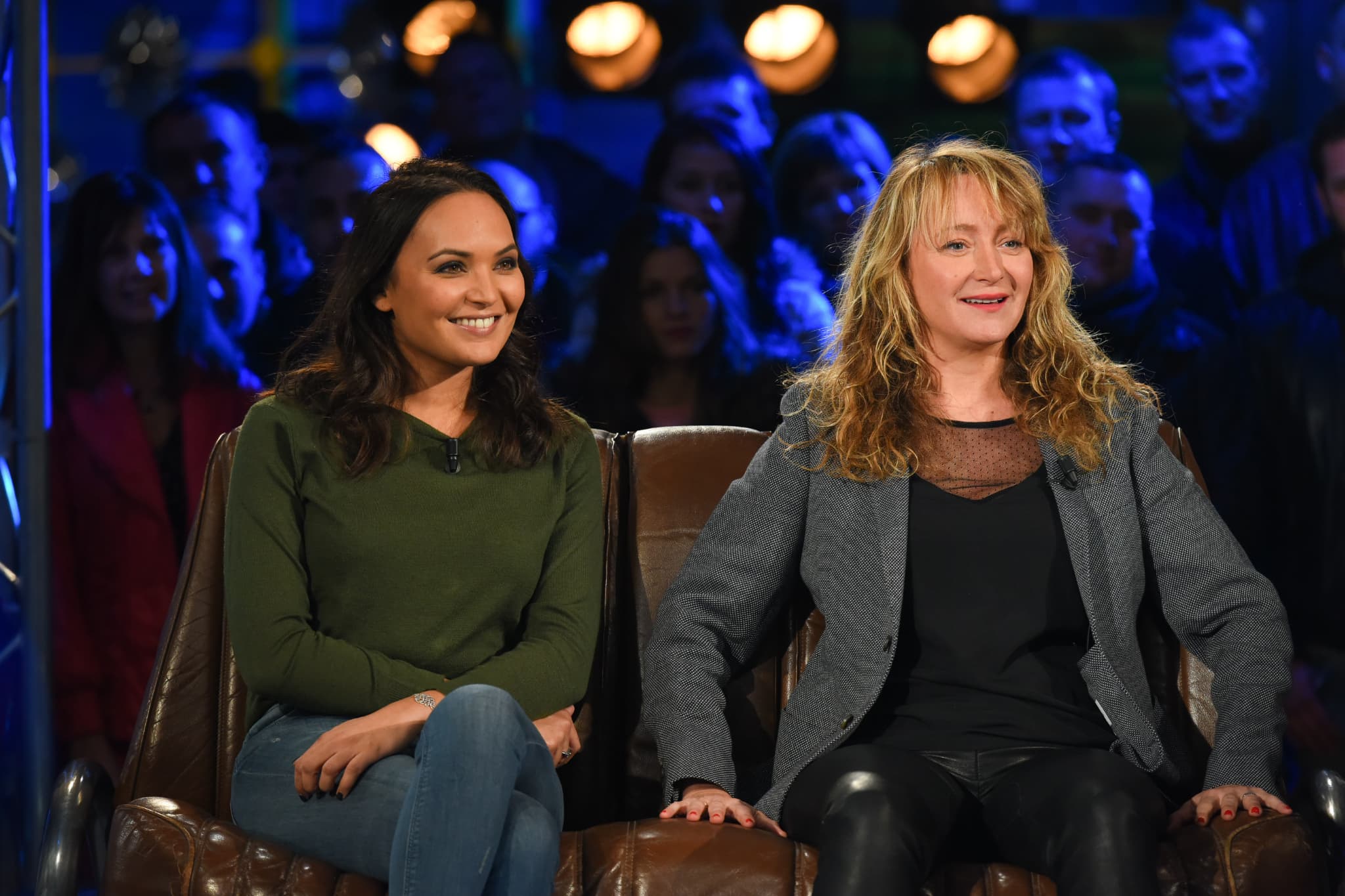 L'ex-Miss France Valérie Bègue (à gauche) a fait un très bon chrono dans Top Gear France L'ex-Miss France Valérie Bègue (à gauche) a fait un très bon chrono dans Top Gear France