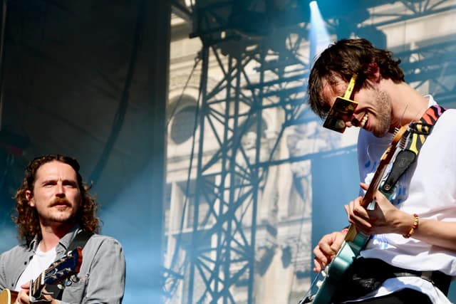 Le duo Pépite en action sur la scène du FNAC Live Paris.