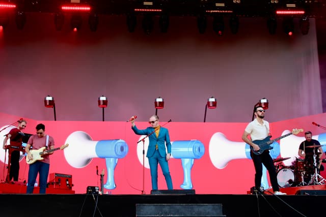 Les Nord-Irlandais de Two Door Cinema Club ont enchaîné les tubes pour faire danser le public de Rock en Seine 