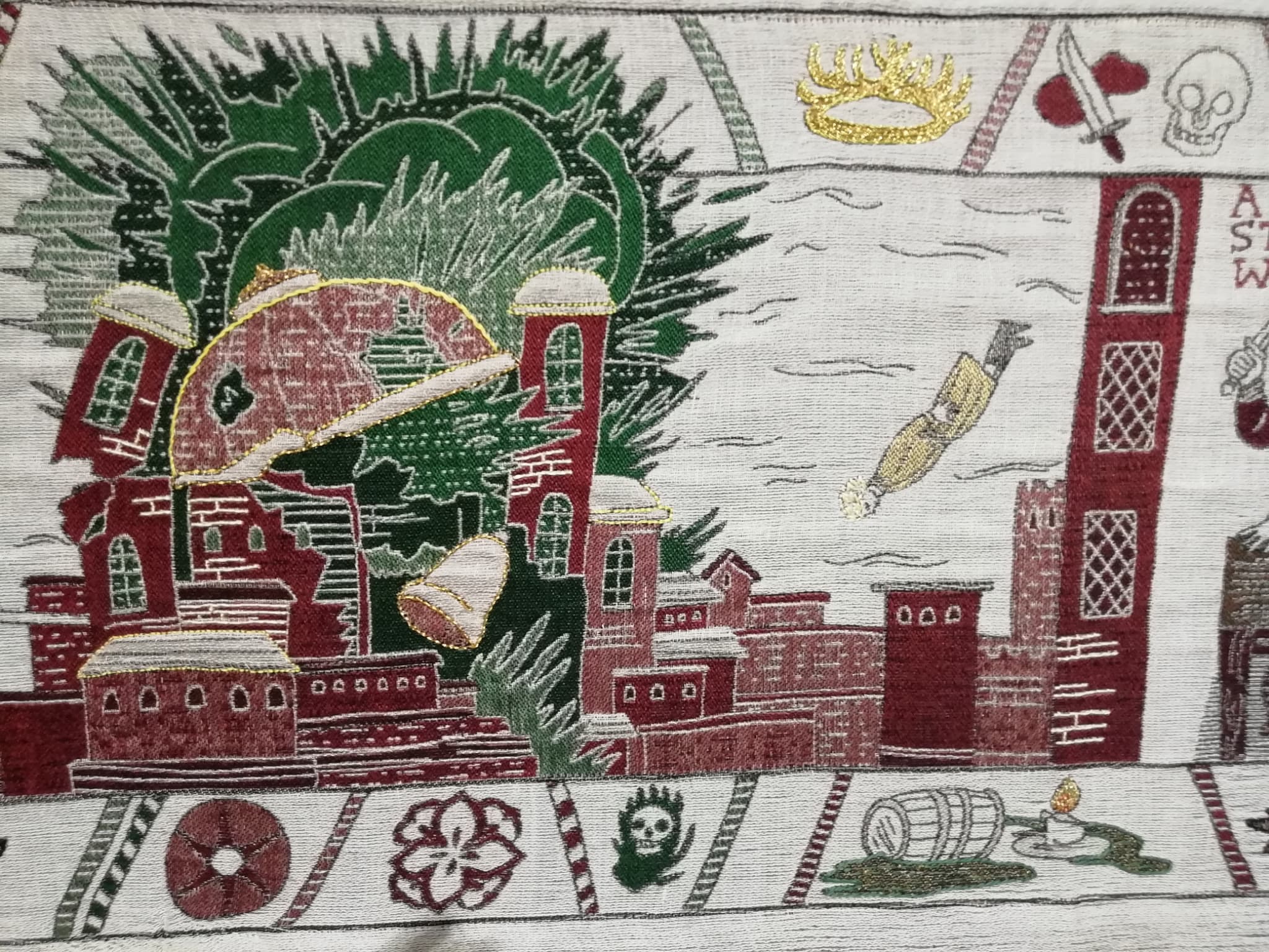 Le plongeon de Tommen Lannister, au milieu d'une ville de Port-Réal ravagée par les explosions déclenchées par sa mère Cersei Le plongeon de Tommen Lannister, au milieu d'une ville de Port-Réal ravagée par les explosions déclenchées par sa mère Cersei