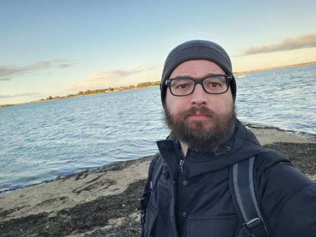 Un selfie pris avec le Galaxy Z Flip3 5G en position fermée 
