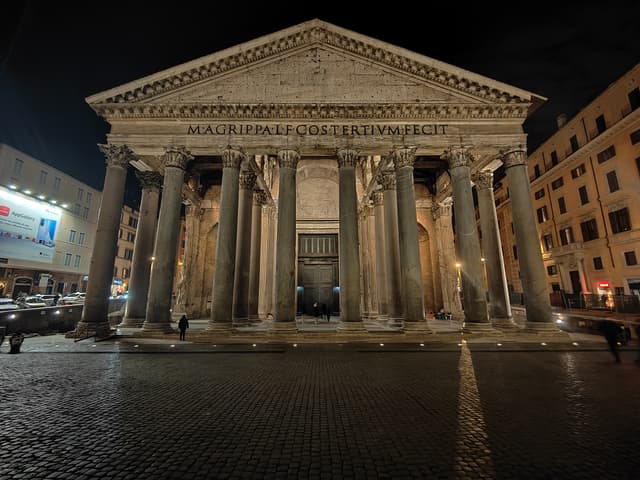 Le Panthéon capturé dans la nuit romaine par le OPPO Find X3 Pro