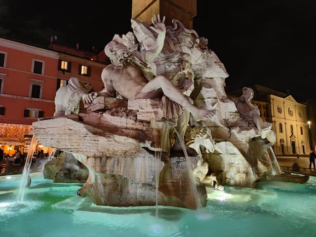 Les fontaines éclairées la nuit permettent d'apprécier toute la qualité des photos du Find X3 Pro