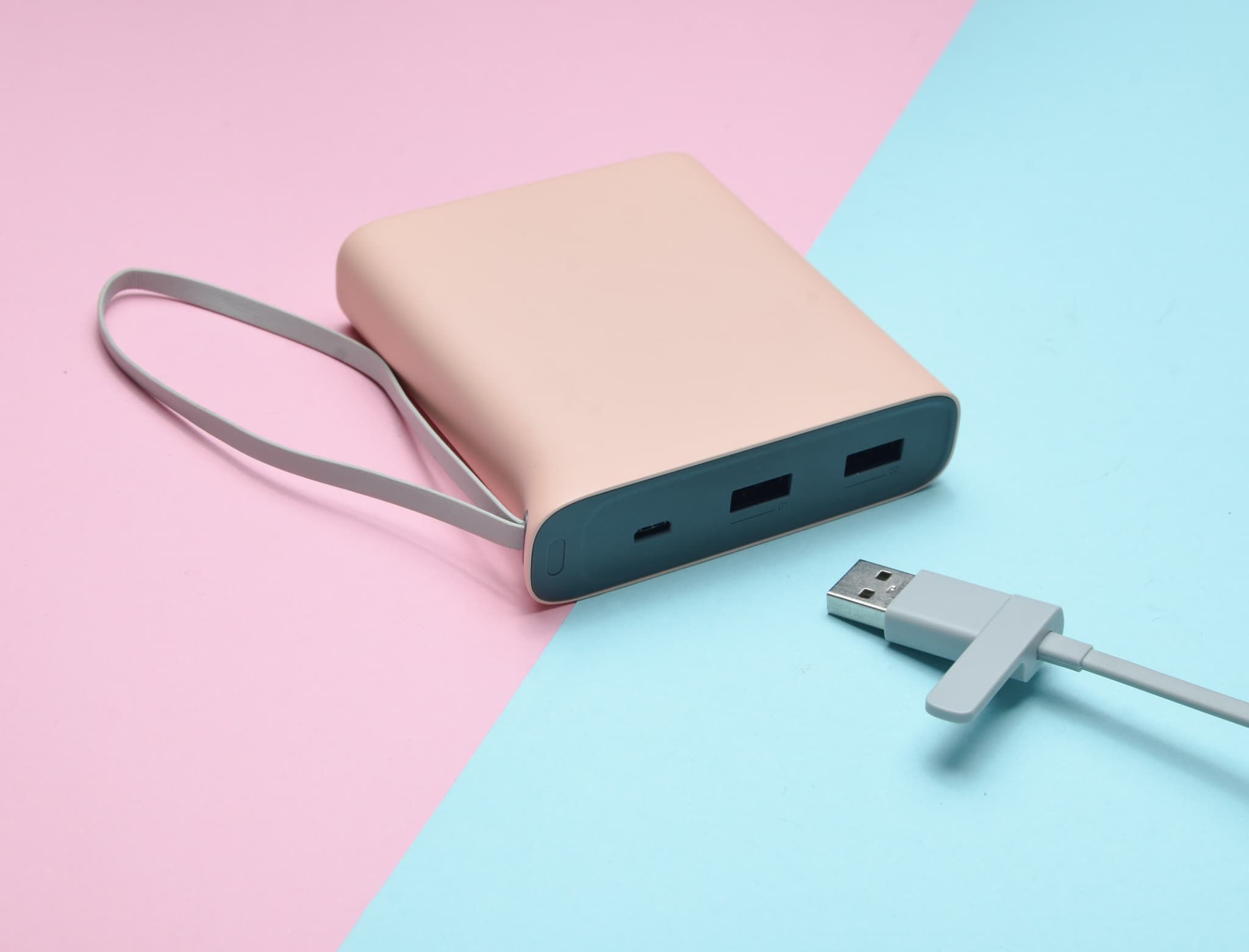 N'oubliez surtout pas d'embarquer votre batterie de secours dans vos déplacements ! N'oubliez surtout pas d'embarquer votre batterie de secours dans vos déplacements !