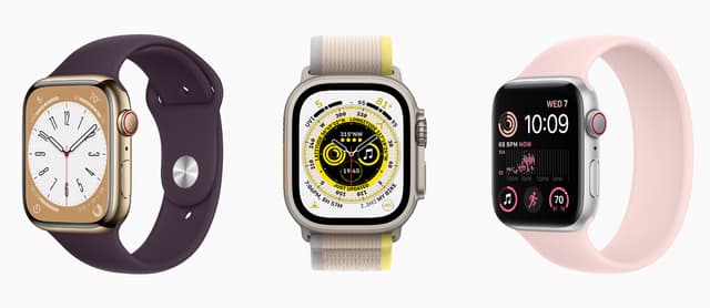 L'Apple Watch Series 8 à gauche, l'Apple Watch Ultra au centre, et l'Apple Watch SE 2ème génération à droite.