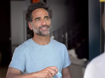 SFR s'engage pour vous : comme Florent Peyre, gardez le contrôle de vos factures après le 13e mois