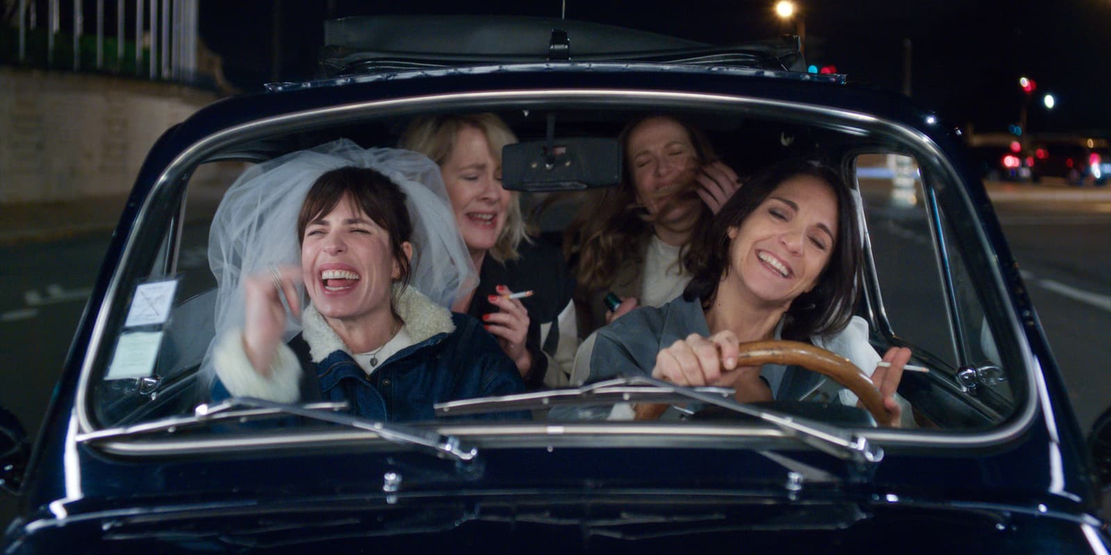 Laëtitia Vercken (Manue), Béatrice Facquer (Béatrice), Anouk Féral (Julia), Florence Foresti et l'iconique Florence Foresti dans la toute première série de l'humoriste, intitulée Désordres