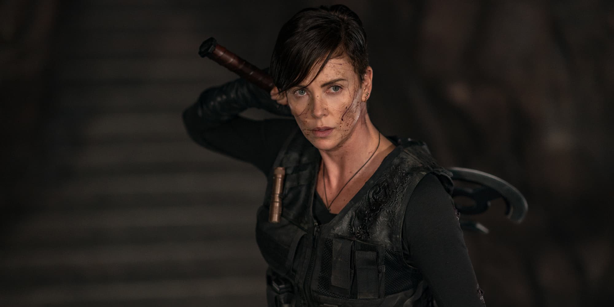 Charlize Theron prend les armes pour défendre son groupe de mercenaires immortels dans "The Old Guard", prochainement sur Netflix.