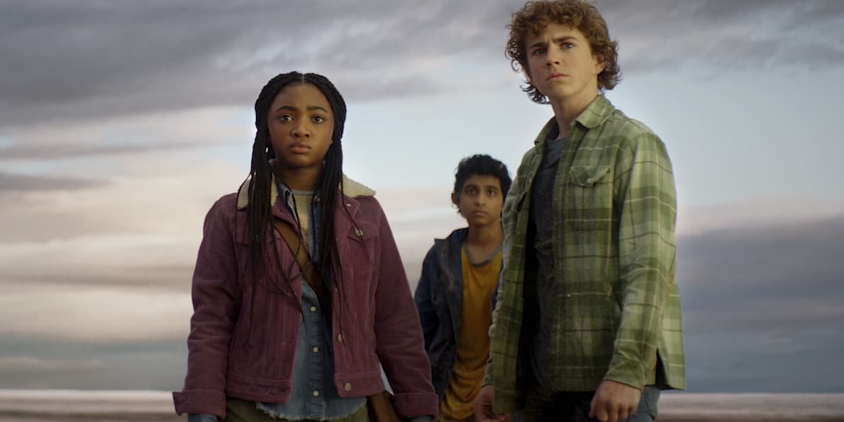Walker Scobell (Percy), Aryan Simhadri (Grover) et Leah Sava Jeffries (Annabeth) dans la série "Percy Jackson et les Olympiens" de Disney+. 