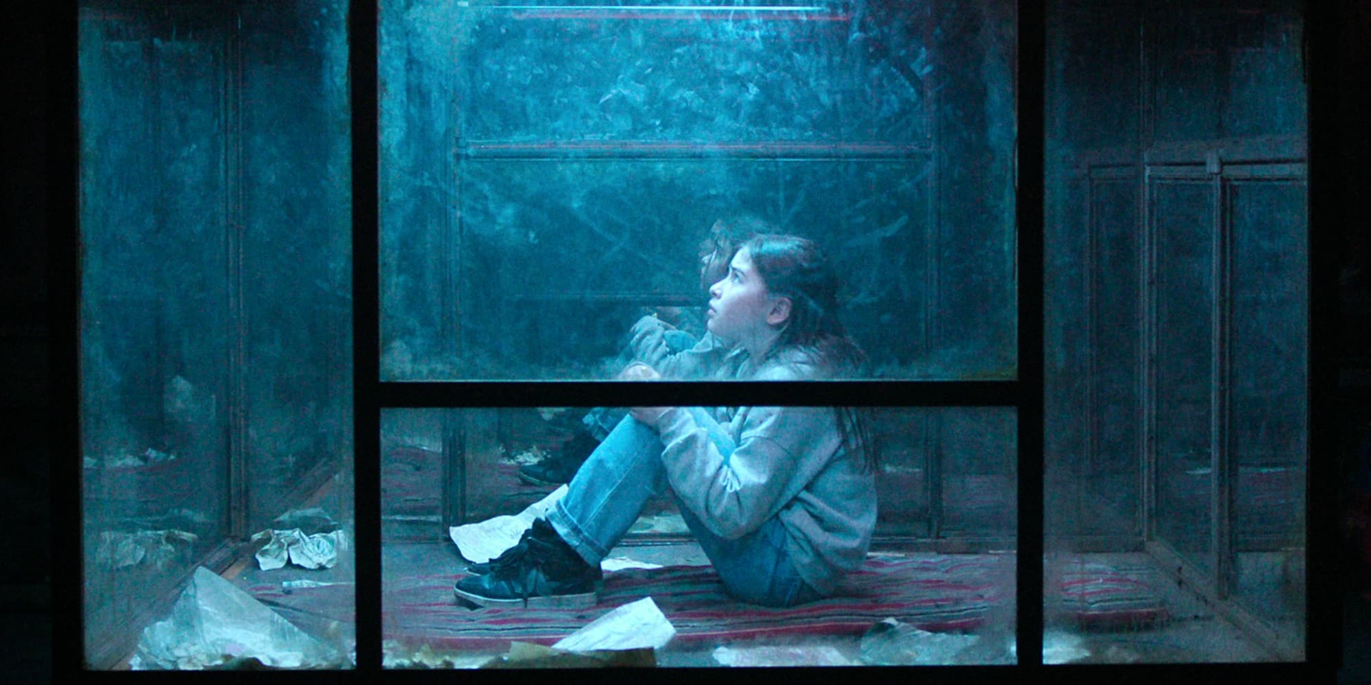 Seraphine Krystek incarne le personnage de Lejla dans sa jeunesse dans la série "Le Dôme de verre" sur Netflix.