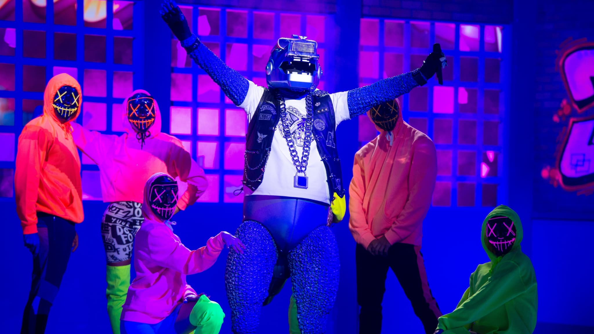 Le Dino dans Mask Singer sur TF1. Le Dino dans Mask Singer sur TF1.