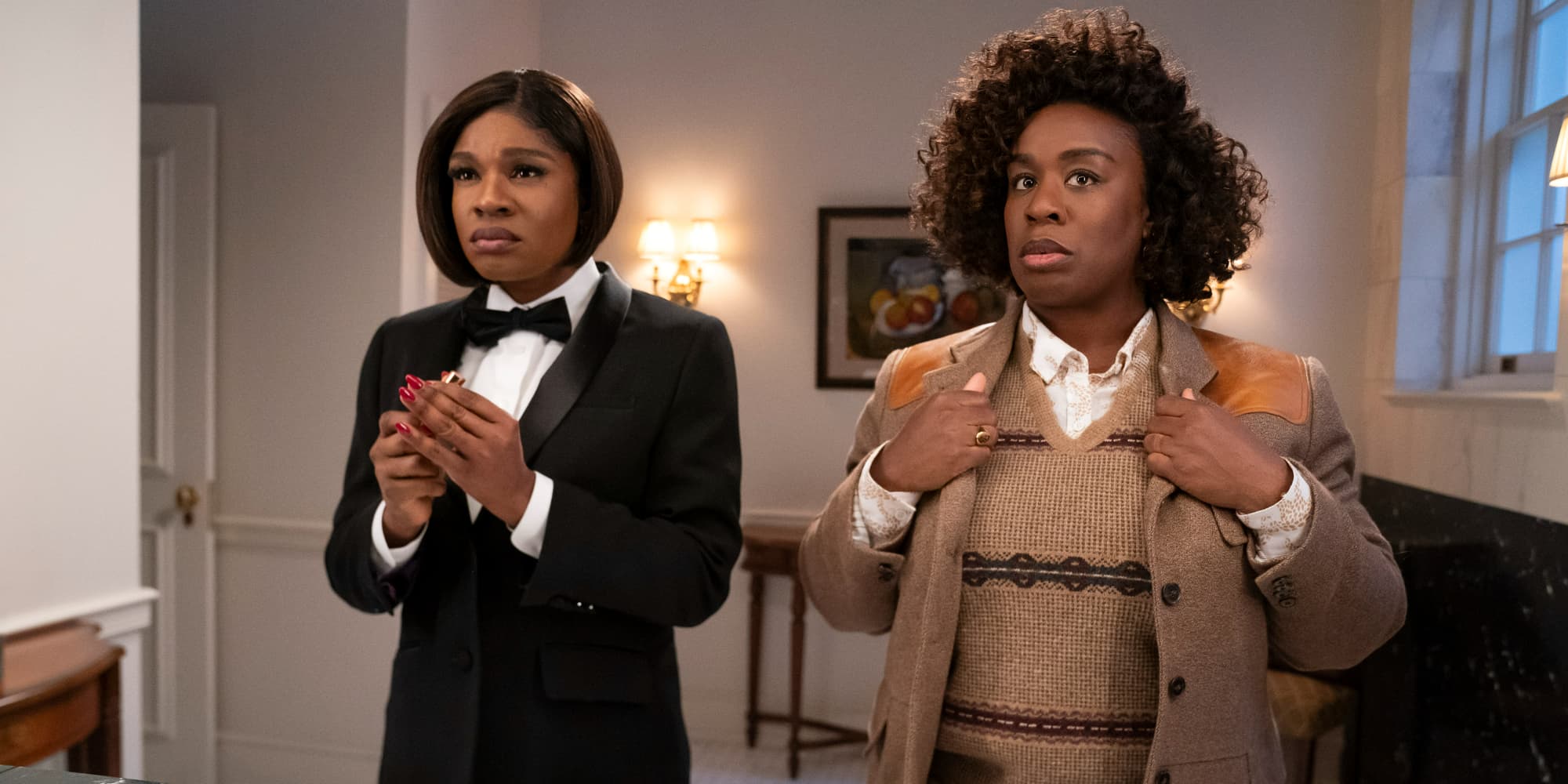 Edwina Findley incarne Sheila Cannon et Uzo Aduba prête ses traits à Cordelia Cupp dans la série "La Résidence" sur Netflix. 
