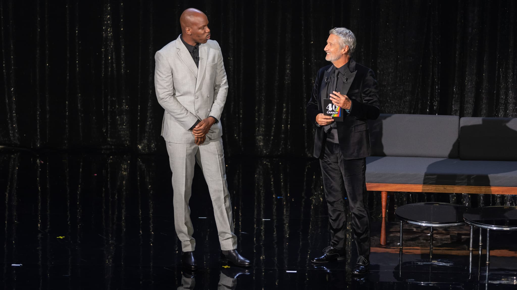 Retrouvez Jean-Pascal Zadi et Antoine de Caunes sur la scène des Folies Bergères pour les 40 ans de Canal+. Retrouvez Jean-Pascal Zadi et Antoine de Caunes sur la scène des Folies Bergères pour les 40 ans de Canal+.