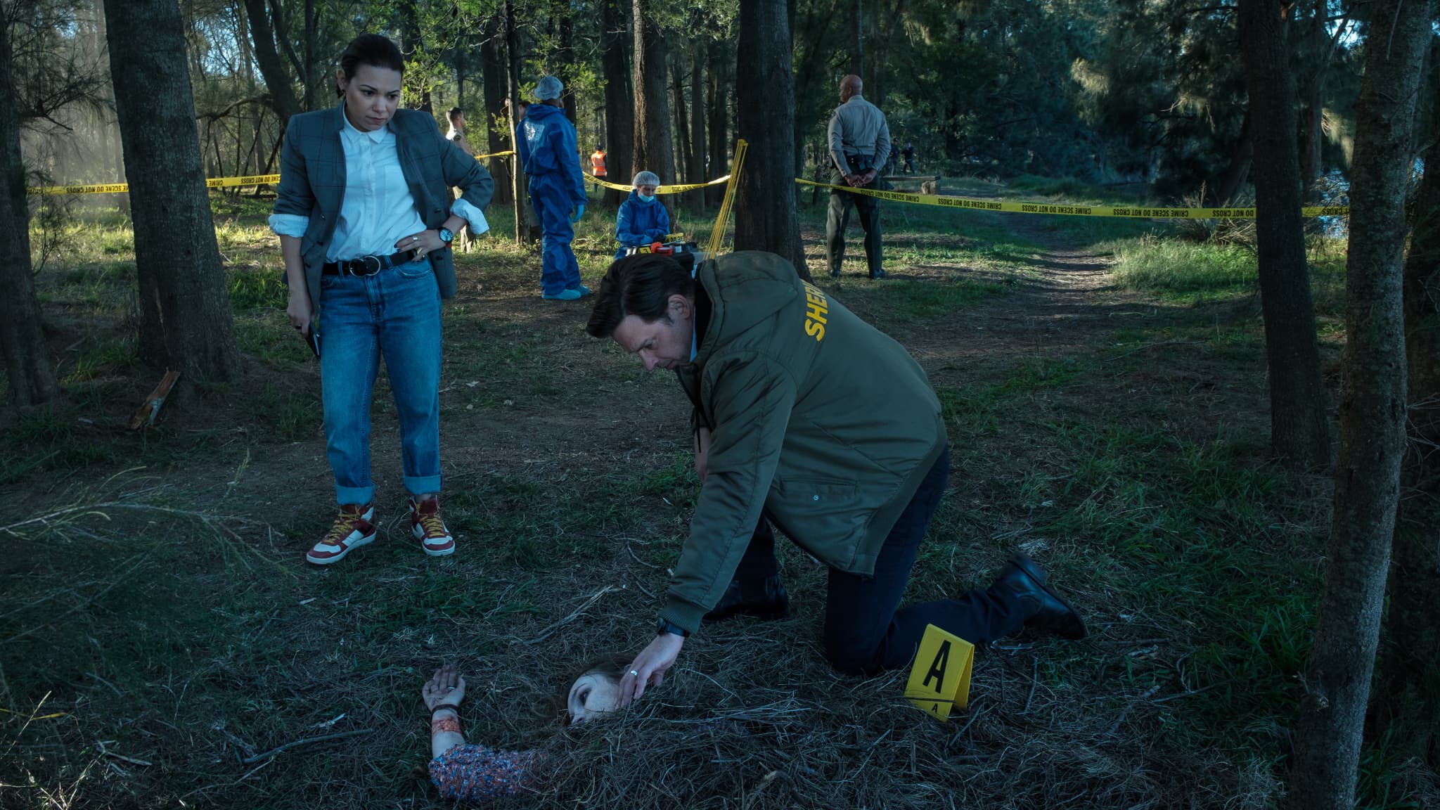 Les détectives Cynthia Ramos (Gloria Garayua) et Mike Serrato (Aden Young) font-ils face au retour du "tueur de la Rivière Russian" ?