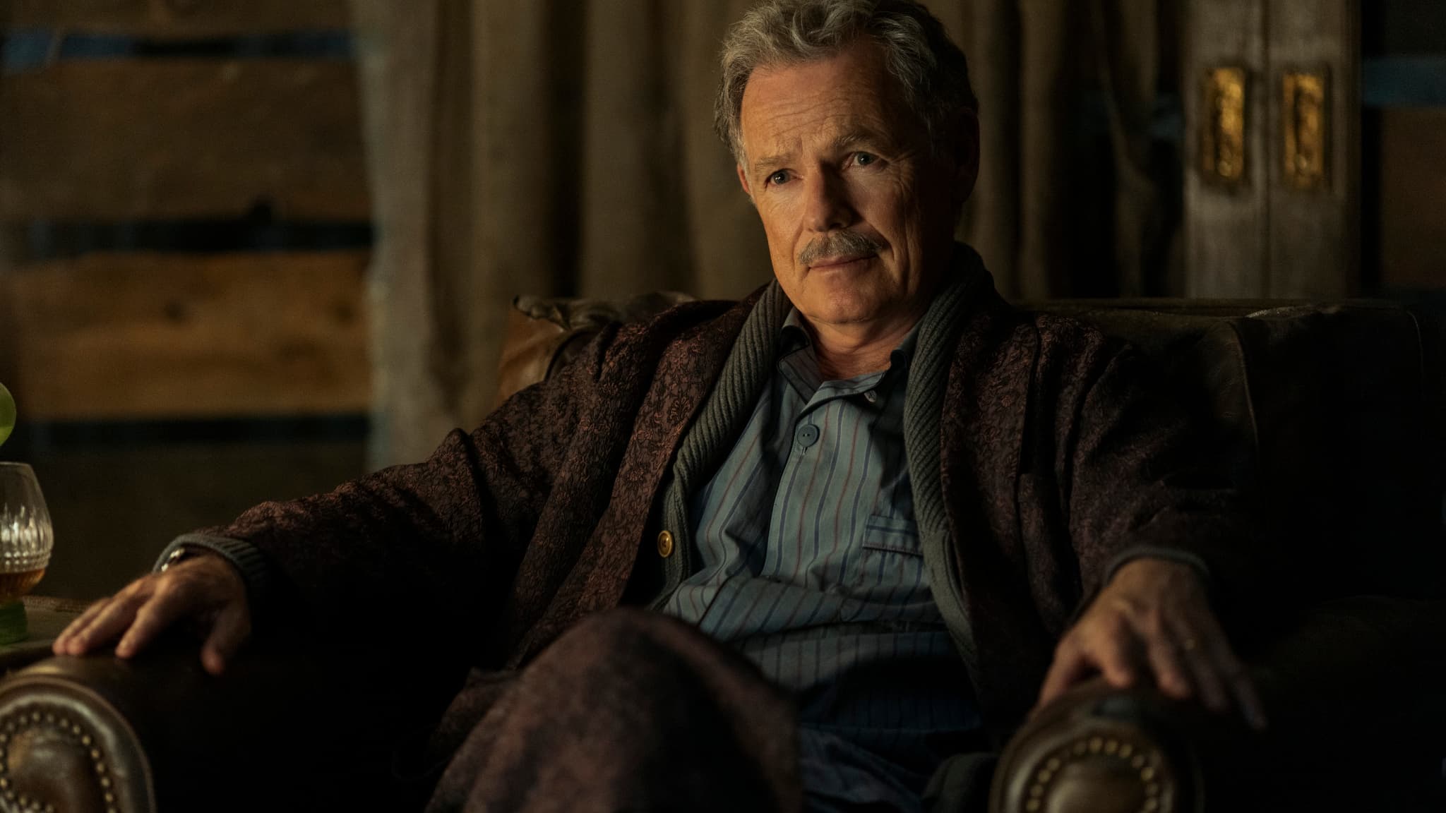 La légende de la télé Bruce Greenwood revient sur le devant de la scène dans La Chute de la Maison Usher