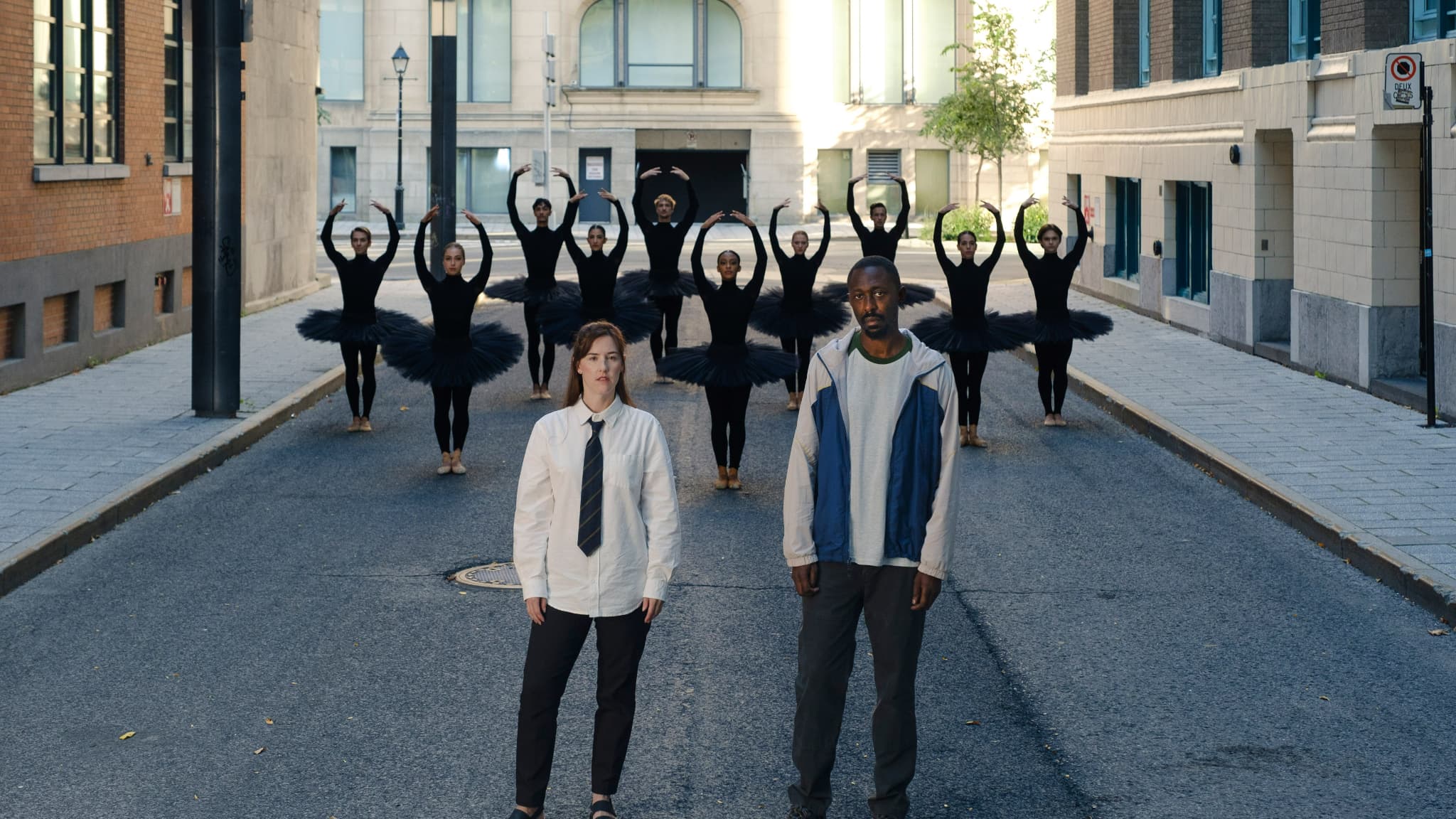 Florence Longpré (Suzanne Bien-Aimé) et Thomas Ngijol (Mortimer Vallant).
Florence Longpré (Suzanne Bien-Aimé) et Thomas Ngijol (Mortimer Vallant).